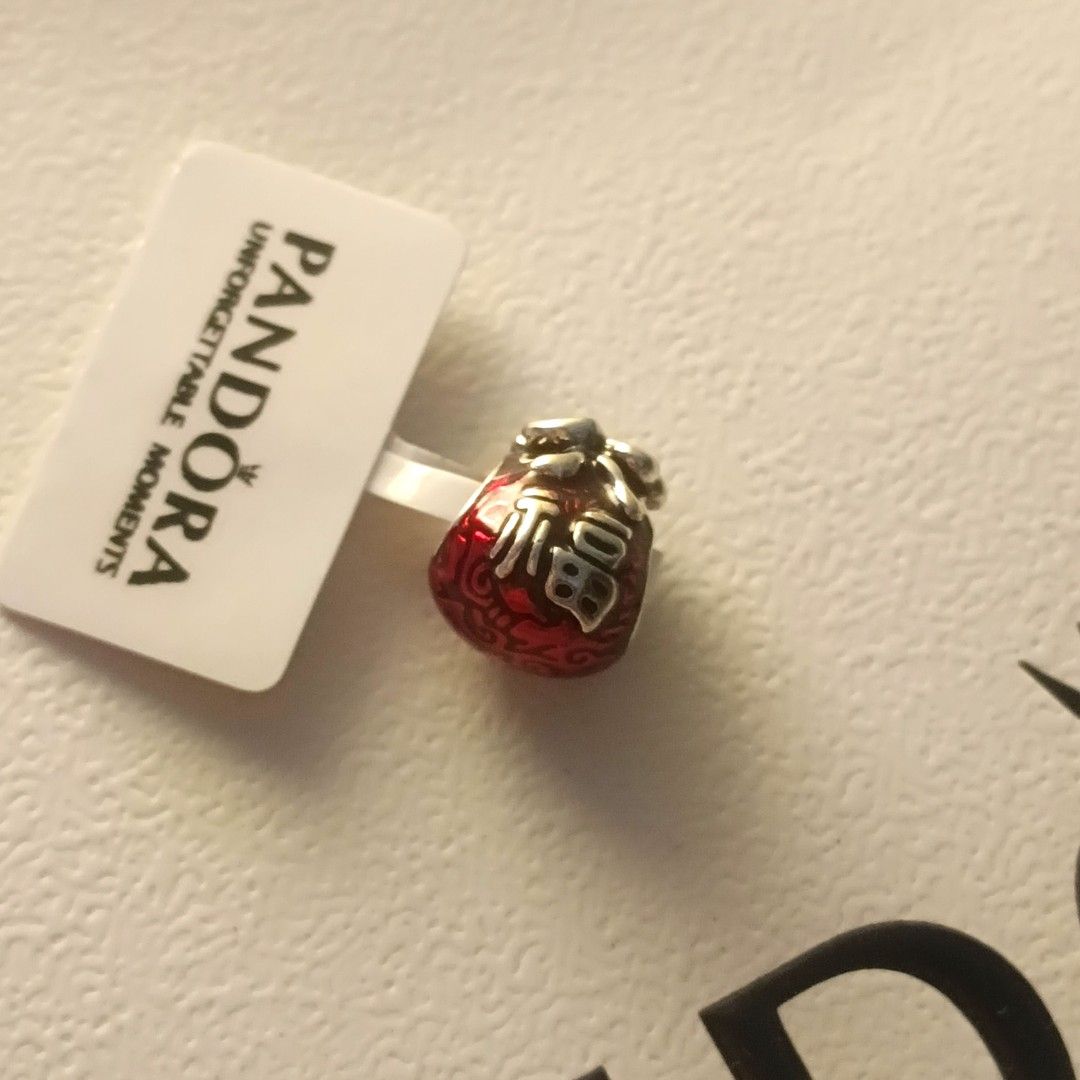 Pandora lucky pocket charm in silver (Category: Charms) located in Santa Rosa. Submitted by love.jewels (Listing ID 1445574985, Image 1). Description: ALL ITEMS ARE NEGOTIABLE, YOU ARE FREE TO MAKE AN OFFER, I. WILL GIVE YOU THE BEST PRICE 😍 ALL BRANDNEW NOT PRELOVED NOT SECOND-HAND FROM FACTORY FOR BRACELET 16-21 CM AVAILABLE SIZES FOR RING 5-10 AVAILABLE SIZE.