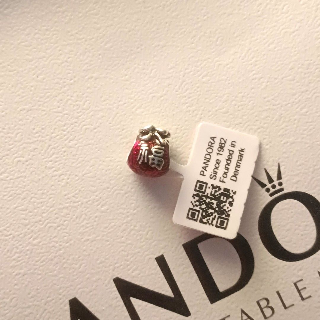 Pandora lucky pocket charm in silver (Category: Charms) located in Santa Rosa. Submitted by love.jewels (Listing ID 1445574985, Image 3). Description: ALL ITEMS ARE NEGOTIABLE, YOU ARE FREE TO MAKE AN OFFER, I. WILL GIVE YOU THE BEST PRICE 😍 ALL BRANDNEW NOT PRELOVED NOT SECOND-HAND FROM FACTORY FOR BRACELET 16-21 CM AVAILABLE SIZES FOR RING 5-10 AVAILABLE SIZE.