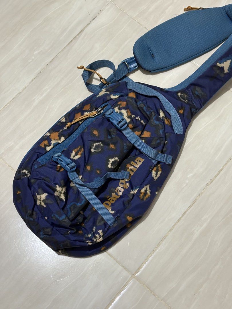 PATAGONIA ATOM CROSSBODY BAG (Category: Sling Bags) located in Naga. Submitted by sislovesme (Listing ID 1445539493, Image 3). Description: •LIKE NEW CONDITION •NO FLAWS •ONE SIZE .