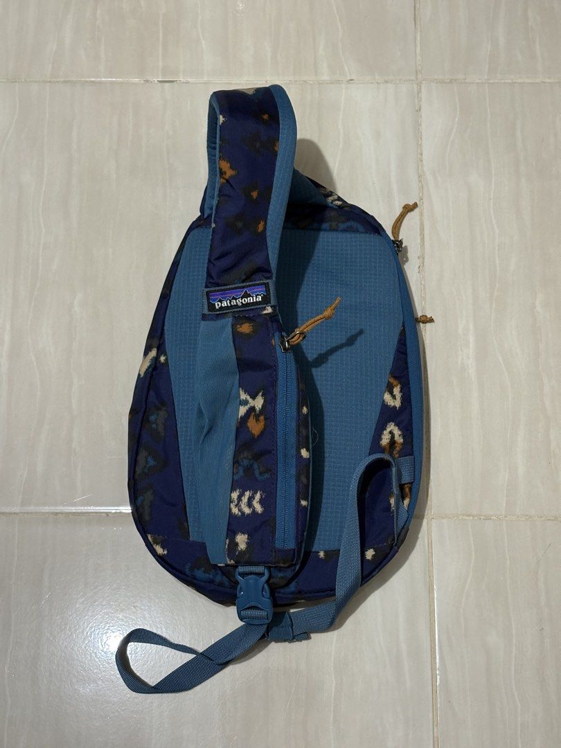PATAGONIA ATOM CROSSBODY BAG (Category: Sling Bags) located in Naga. Submitted by sislovesme (Listing ID 1445539493, Image 2). Description: •LIKE NEW CONDITION •NO FLAWS •ONE SIZE .