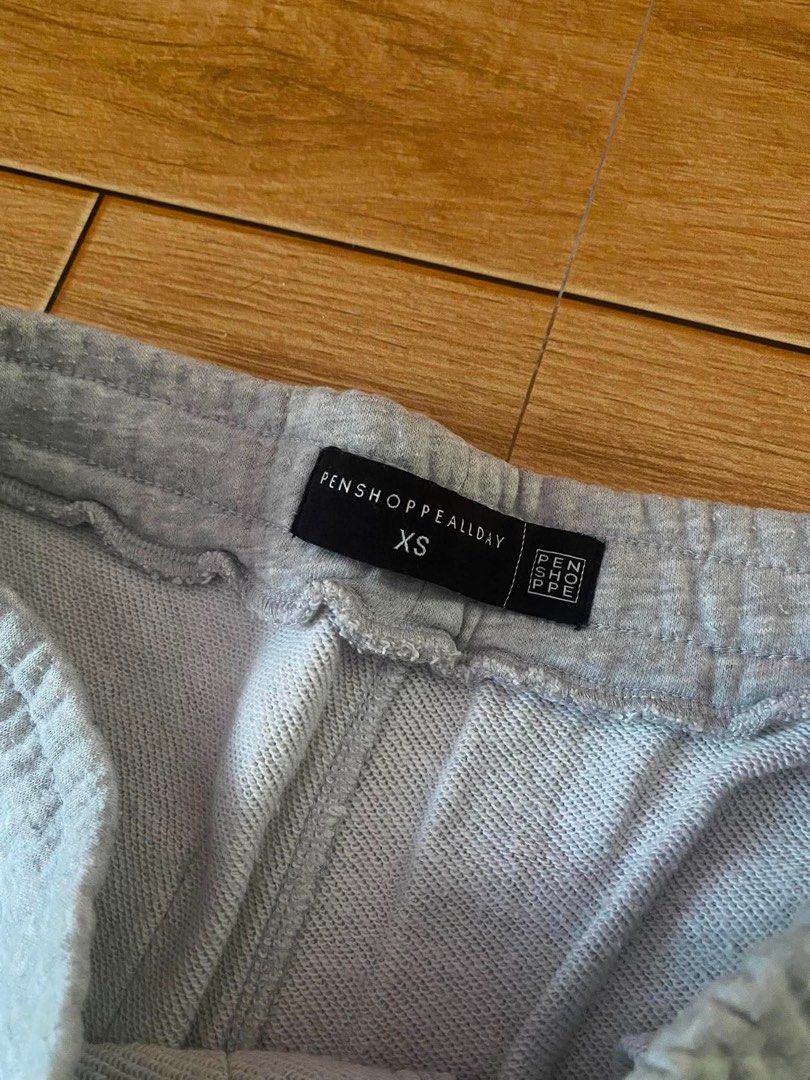 PENSHOPPE Grey Jogger Pants Size XS (Category: Joggers) located in Tabaco. Submitted by zestocola (Listing ID 1445543849, Image 2). Description: - Brand: PENSHOPPE - Color: Grey - Size: XS - Features: Elastic waistband with drawstring, 2 side pockets, 2 back pockets - Ideal for: Everyday wear, lounging, casual outings.
