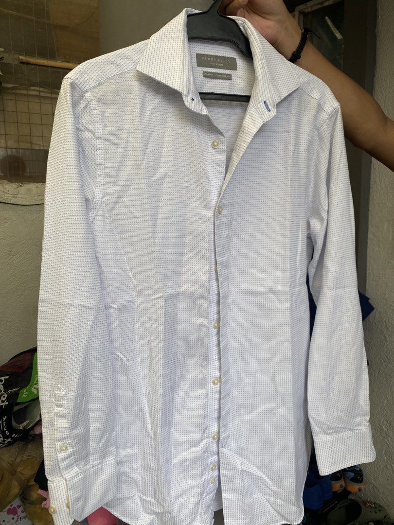 Perry Ellis White Long-sleeve Slim Fit [SMALL] (Category: Formal Shirts) located in San Jose del Monte. Submitted by gigjhoe (Listing ID 1445481743, Image 1). Description: Small.