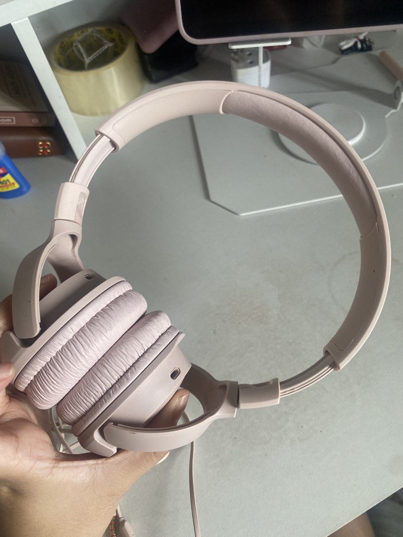 Pink JBL On-Ear Headphones (Category: Headphones & Headsets) located in Manila. Submitted by liyisn (Listing ID 1445453755, Image 2). Description: - Pink JBL on-ear headphones - Wired with 3.5mm jack - Built-in in-line microphone - Integrated volume control - Comfortable earcups and headband - Perfect for listening to music or taking calls - no box.
