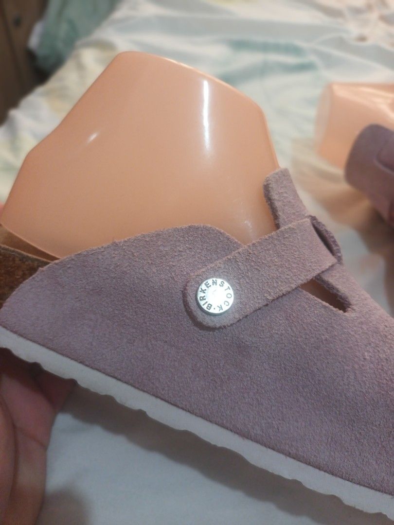 Preloved Birkenstock Boston Clogs (Category: Flats & Sandals) located in Labo. Submitted by uzzing_14 (Listing ID 1445465884, Image 3). Description: Personal Preloved Birkenstock Boston Suede Leather Pink Size 38 Narrow Fit (best fit for size 37).