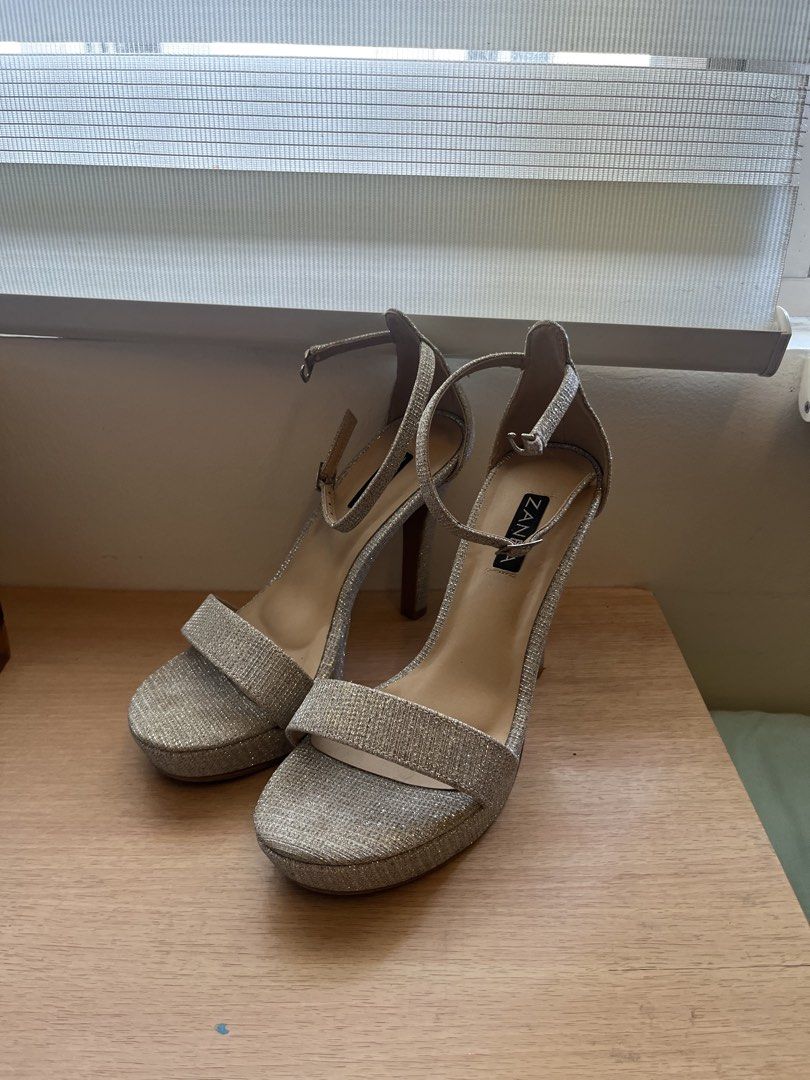 Prom Silver Glitter Heels (Category: Heels) located in Taguig. Submitted by gingerfinds (Listing ID 1445455275, Image 1). Description: .