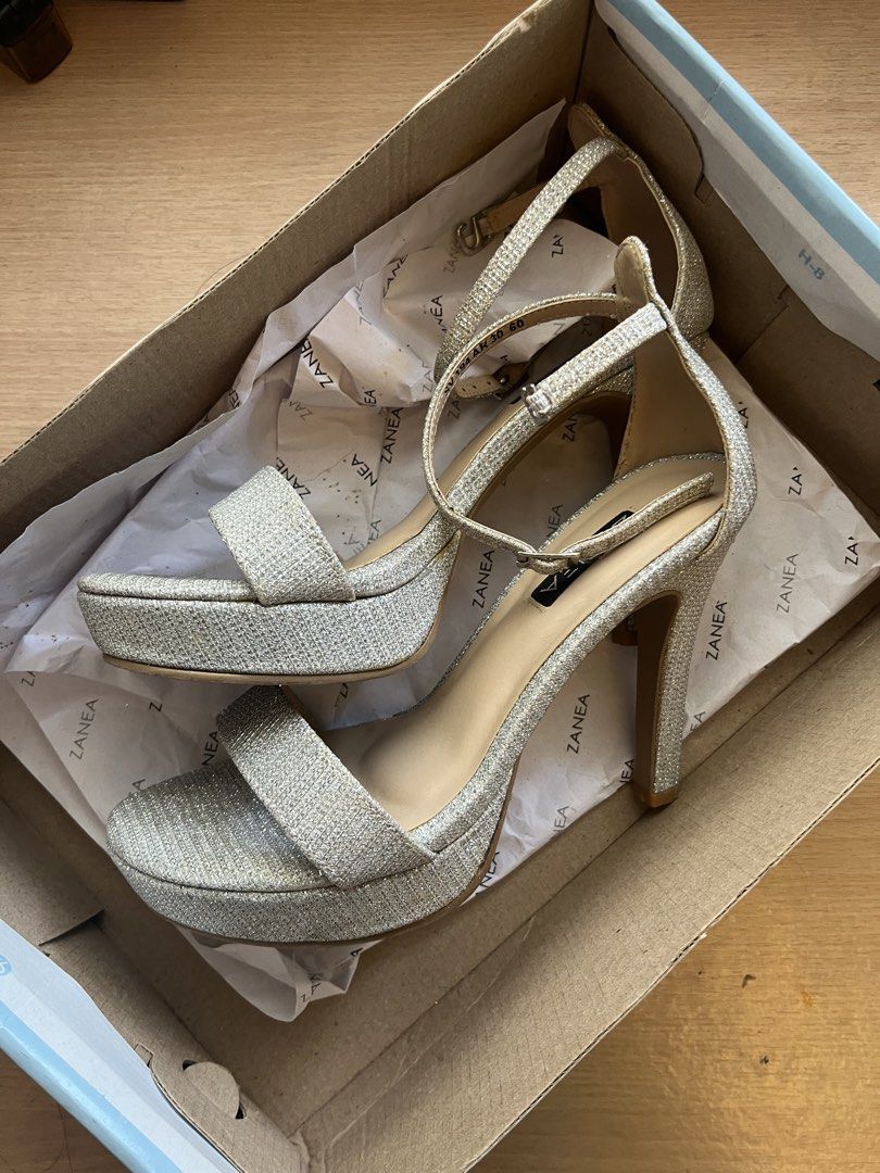 Prom Silver Glitter Heels (Category: Heels) located in Taguig. Submitted by gingerfinds (Listing ID 1445455275, Image 2). Description: .