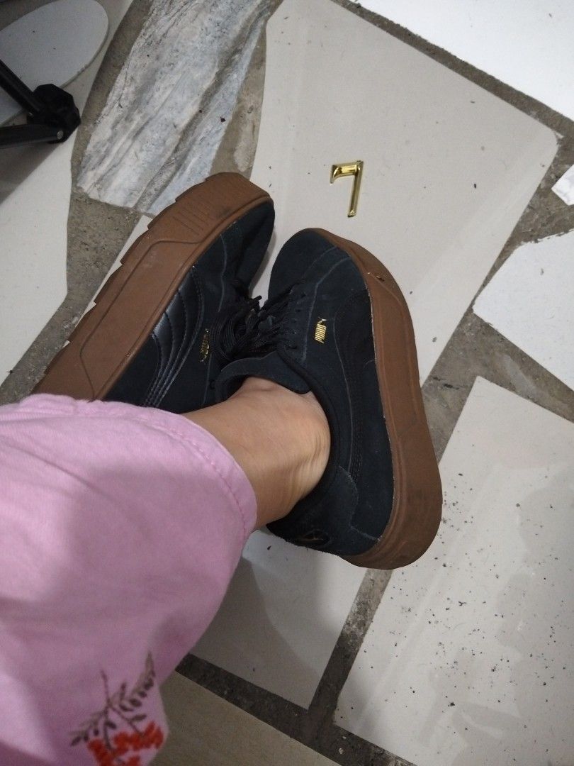 Puma Black Suede Platform Sneakers Gum Sole (Category: Sneakers) located in El Salvador. Submitted by francheskaukayukay (Listing ID 1445501087, Image 3). Description: - Black Puma platform sneakers - Suede material - Gum sole - Lace-up closure - Chunky sole for added height - Reason for selling: Does not fit anymore.
