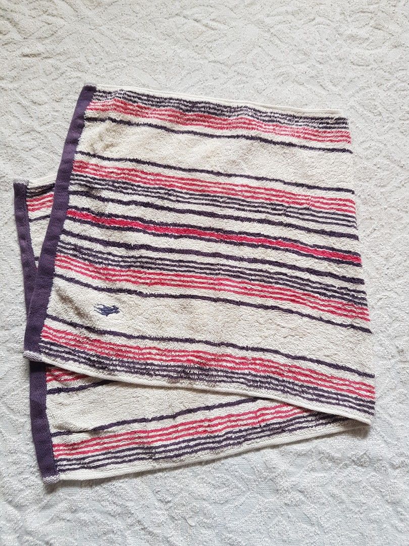 Ralph Lauren Striped Face Towel (Category: Towels, Napkins & Holders) located in Santo Domingo. Submitted by jcobedoza213916 (Listing ID 1445445140, Image 3). Description: Ralph Lauren Striped Face Towel width 12 lenght 26 good condition embroid logo RALPH LAUREN color rate 9.6/10 no issue.