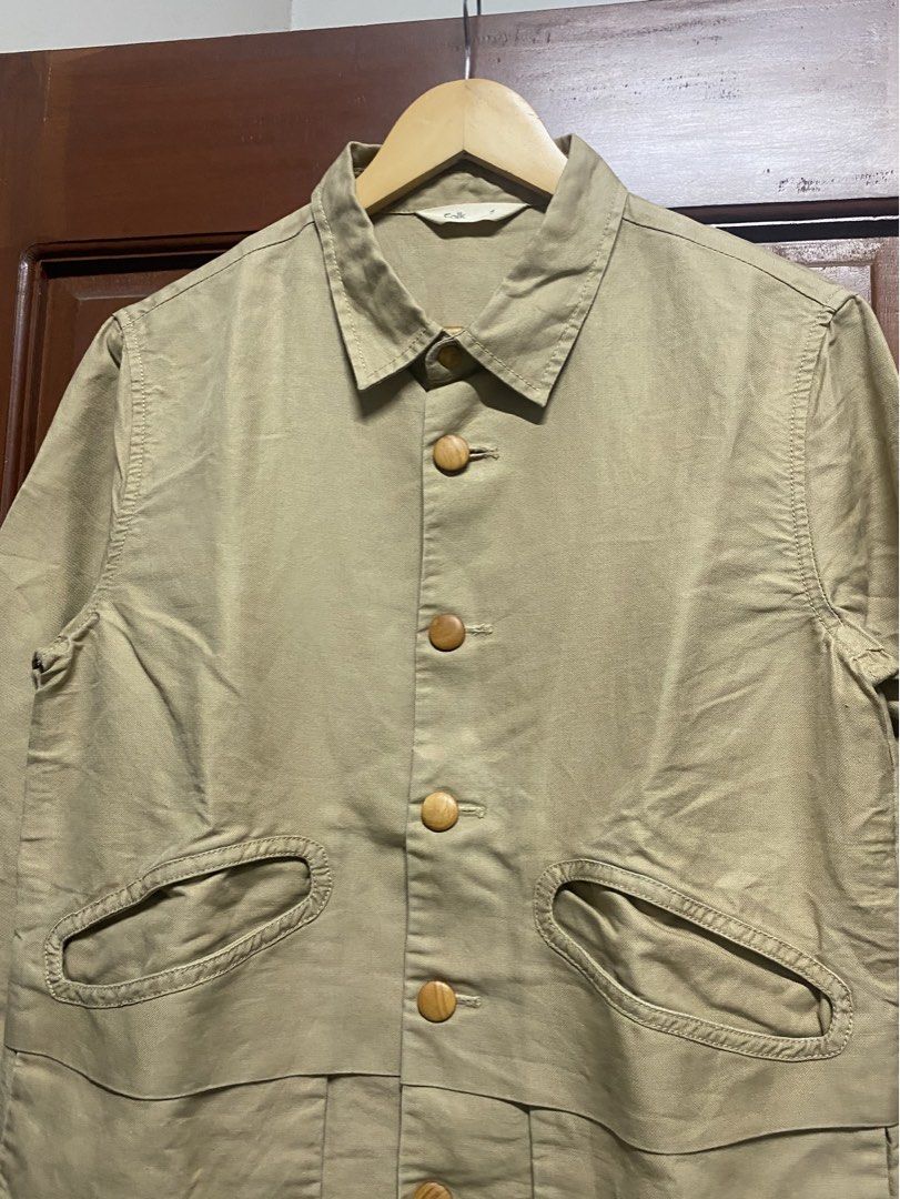 Random Jacket (Category: Coats, Jackets and Outerwear) located in Davao. Submitted by workmensph (Listing ID 1445529327, Image 2). Description: Size Medium 20 “ x 27.5” Excellent Condition.