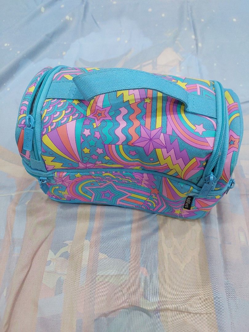 Rare Smiggle Colorful Lunch Box (Category: Luxury Bags & Wallets) located in Manila. Submitted by cresseliaz (Listing ID 1445564718, Image 2). Description: has small dents on the inside, no flaws aside for that Sf paid by buyers, please DM for more inquiries! MOD: Lalamove or JnT MOP: GCash.