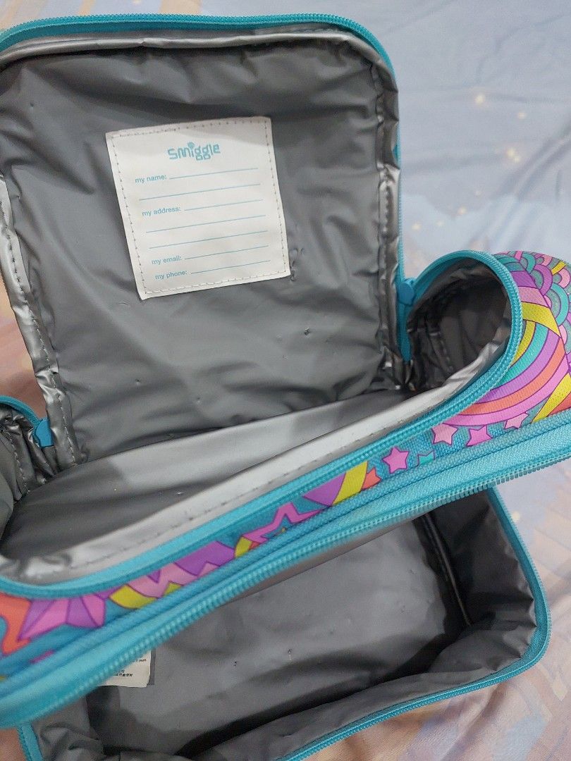 Rare Smiggle Colorful Lunch Box (Category: Luxury Bags & Wallets) located in Manila. Submitted by cresseliaz (Listing ID 1445564718, Image 3). Description: has small dents on the inside, no flaws aside for that Sf paid by buyers, please DM for more inquiries! MOD: Lalamove or JnT MOP: GCash.