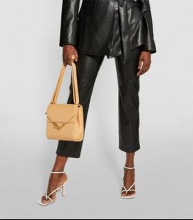 (Category: ) located in . Submitted by mysmallwardrobe (Listing ID 1445581688, Image 1). Description: .