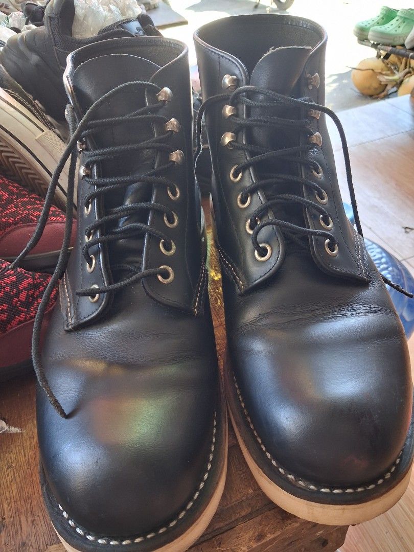 Red wing boots (Category: Boots) located in Koronadal. Submitted by glai1992 (Listing ID 1445573612, Image 1). Description: red wing round toe boots size 42.