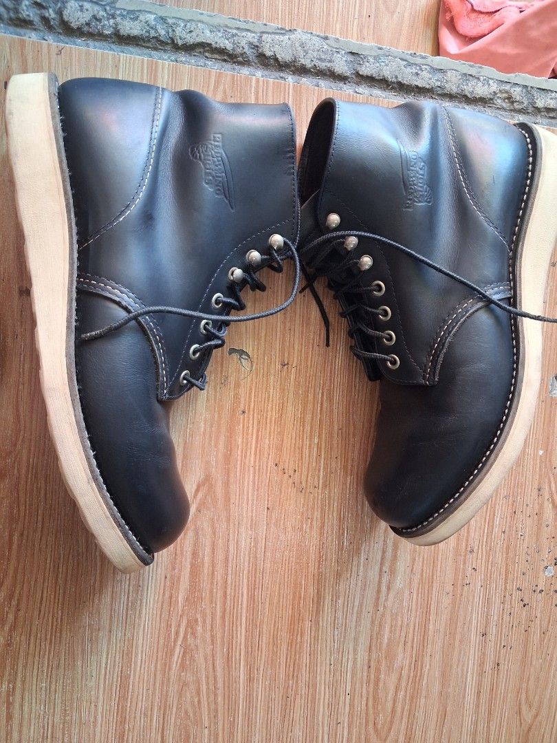 Red wing boots (Category: Boots) located in Koronadal. Submitted by glai1992 (Listing ID 1445573612, Image 2). Description: red wing round toe boots size 42.