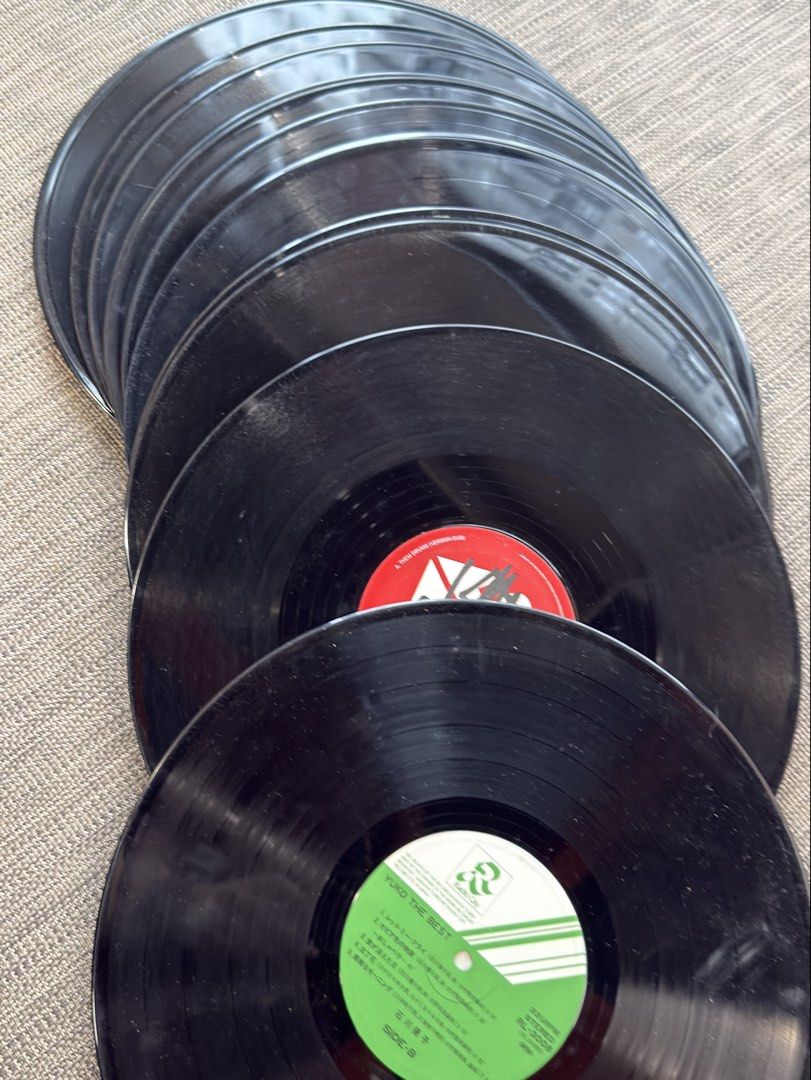 Retro Vinyl (Category: Vinyls) located in Manila. Submitted by jabztreet (Listing ID 1445507323, Image 2). Description: - Retro vinyl records - Perfect for collectors and music enthusiasts -Wall Art Decor -No Cover ,12ich - Meetups available at SM Megamall -delivery LBC -20 pcs 50 each.