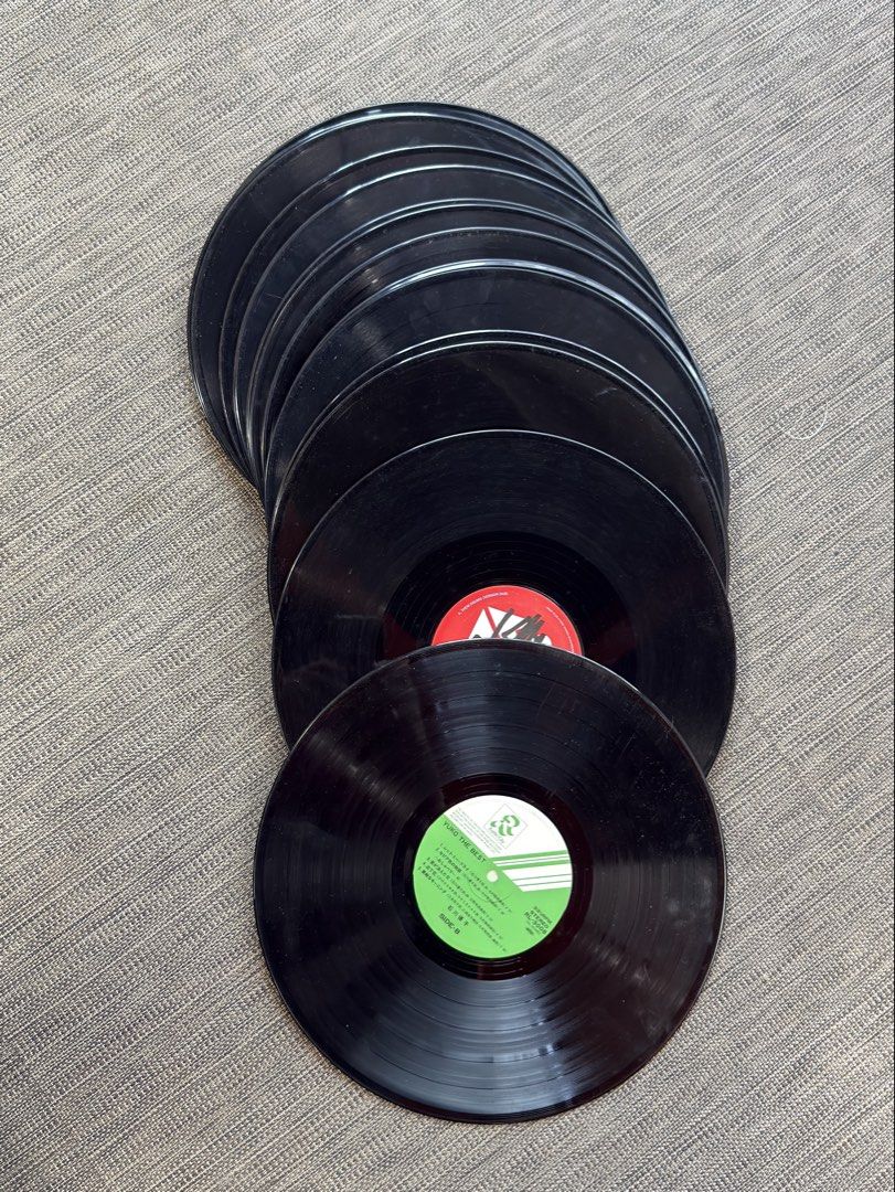 Retro Vinyl (Category: Vinyls) located in Manila. Submitted by jabztreet (Listing ID 1445507323, Image 1). Description: - Retro vinyl records - Perfect for collectors and music enthusiasts -Wall Art Decor -No Cover ,12ich - Meetups available at SM Megamall -delivery LBC -20 pcs 50 each.