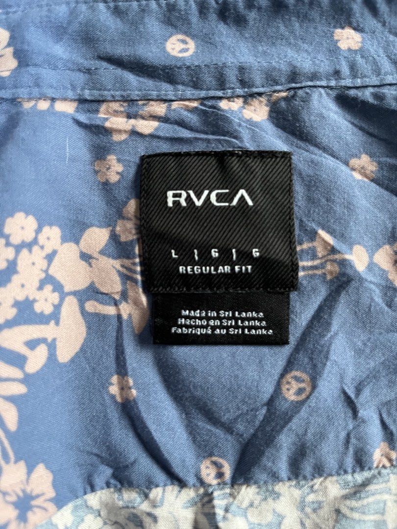 RVCA Loom Short Sleeve Shirt (Category: Formal Shirts) located in Quezon City. Submitted by wacpon_061972 (Listing ID 1445517292, Image 2). Description: This is a blue and pink RVCA Loom Short Sleeve Shirt featuring a floral pattern. (W-23/L-30).
