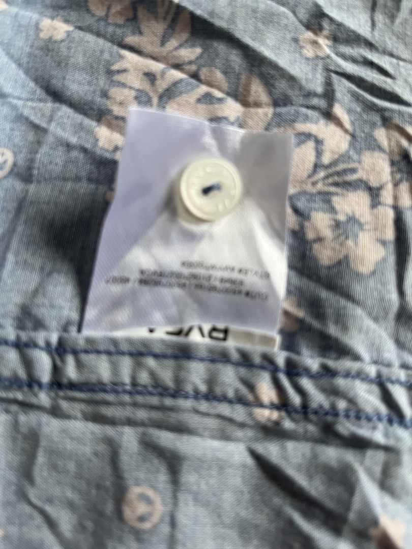 RVCA Loom Short Sleeve Shirt (Category: Formal Shirts) located in Quezon City. Submitted by wacpon_061972 (Listing ID 1445517292, Image 3). Description: This is a blue and pink RVCA Loom Short Sleeve Shirt featuring a floral pattern. (W-23/L-30).