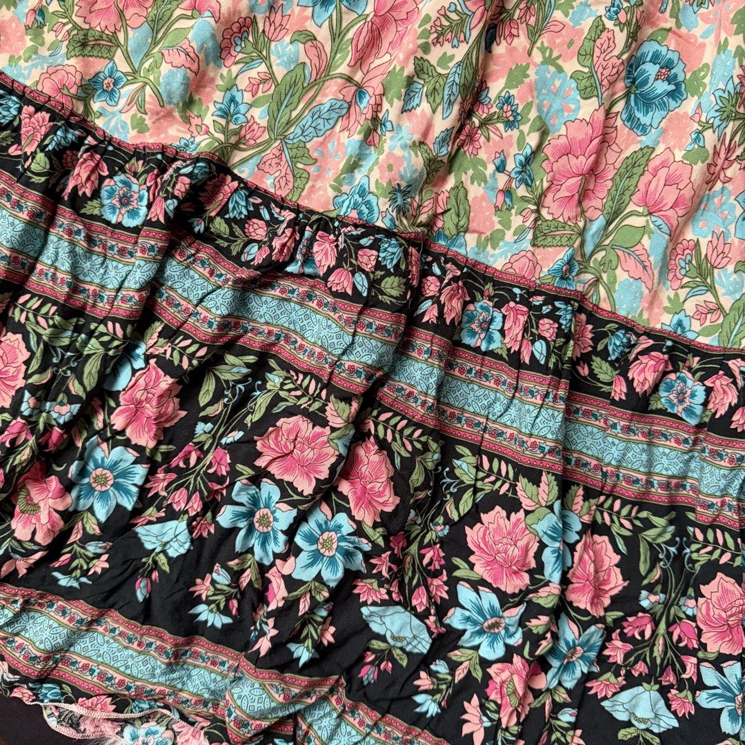 Shein Floral Boho Maxi Dress (Category: Evening dresses & gowns) located in Malabon City. Submitted by k_mby (Listing ID 1445489281, Image 3). Description: Shein floral boho maxi dress features a V-neckline with a lace-up detail and adjustable spaghetti strap. Made in 100% viscose, flowy and comfy to wear. Small on tag, can fit med size..