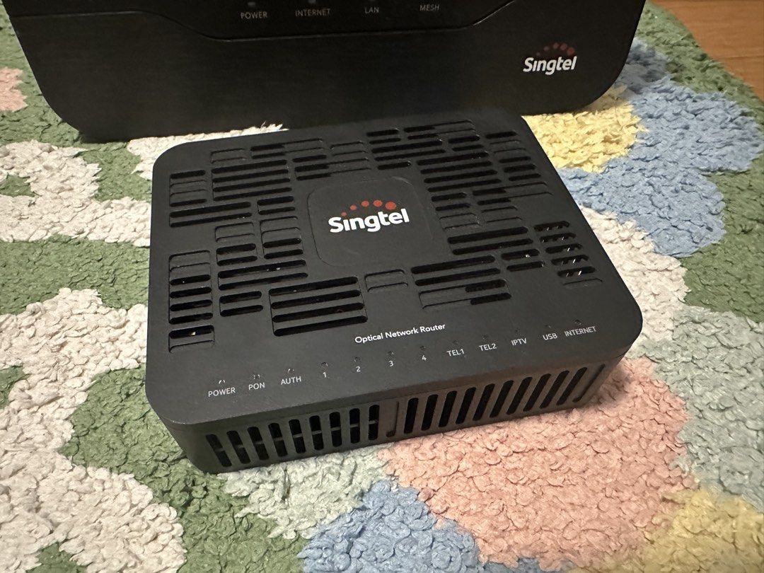 Singtel Optical Network Router & WiFi Extender Set490345477273047041
