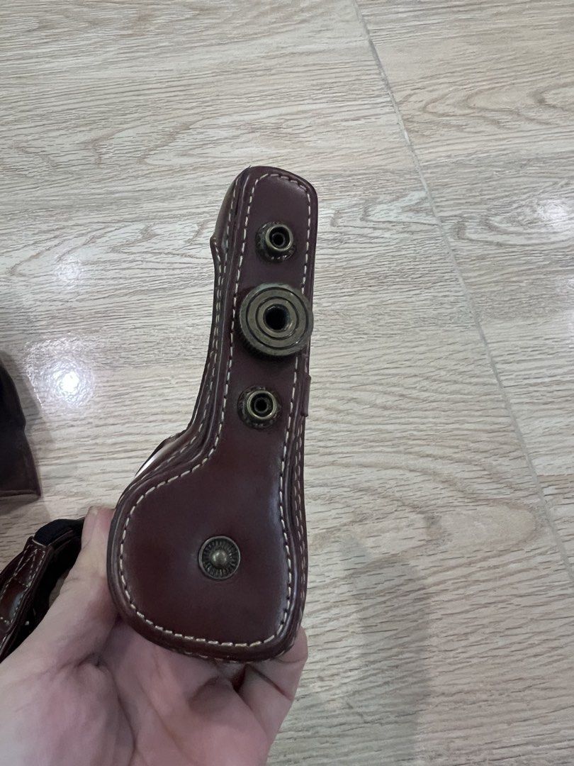Sony Leather Camera Case with Strap (Category: Camera Bags & Carriers) located in Bay. Submitted by charlenesy (Listing ID 1445512469, Image 3). Description: Fit for Sony A600, A 6100, A6300, A6400 Barely used No peeled off leather.