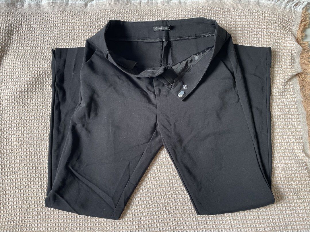 Stradivarius black full length slim fit (Category: Jeans) located in Balanga. Submitted by wweehaw (Listing ID 1445438297, Image 3). Description: rfs: i don’t use this anymore :<.