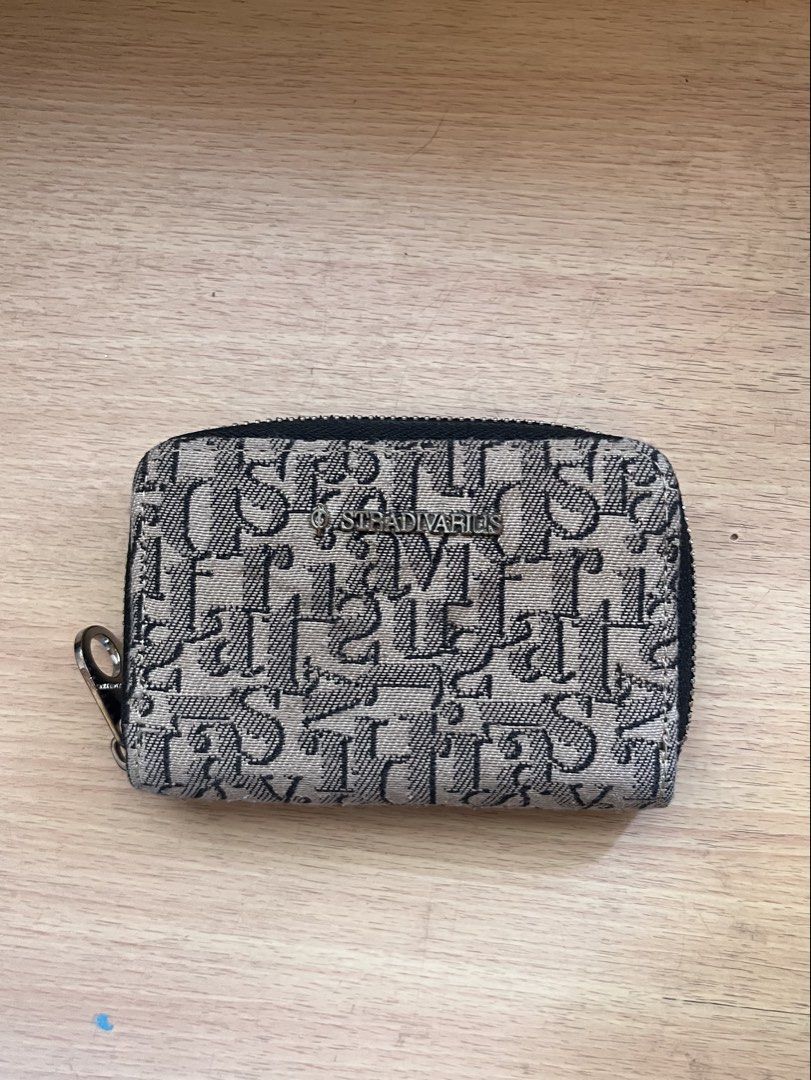 Stradivarius Wallet (Category: Wallets & Card holders) located in Taguig. Submitted by gingerfinds (Listing ID 1445455082, Image 1). Description: .