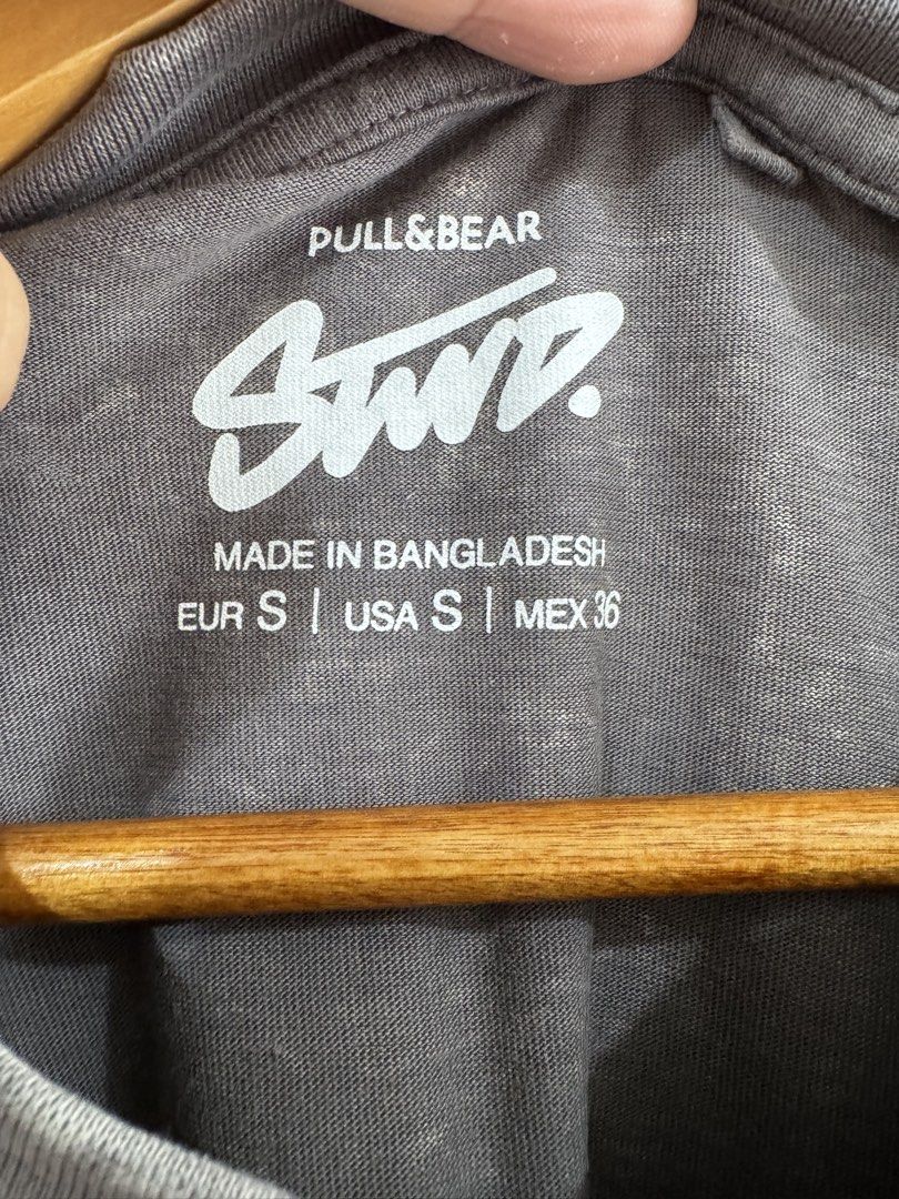 STWD PULL AND BEAR ACID WASH OVERSIZED SHIRT (Category: Tshirts & Polo Shirts ) located in Pasig City. Submitted by _king.declutter (Listing ID 1445582647, Image 3). Description: STWD PULL AND BEAR ACID WASHED OVERSIZED SHIRT GRAY SMALL SIZE BUT FIT TO LARGE LIKE NEW CONDITION 699 ONLY 1500 ORIGINAL PRICE.