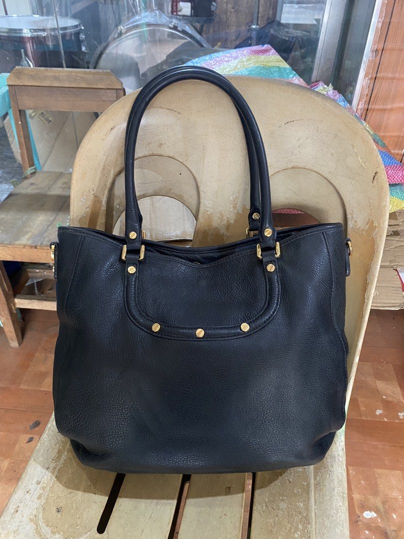 Tory Burch handbag Shoulder Black Leather Bag (Category: Luxury Bags & Wallets) located in Legazpi City. Submitted by folksfave (Listing ID 1445428487, Image 3). Description: Rank AB Excellent condition Working zip Hardware and leather materials are in good Clean inner No rubs Presentable.