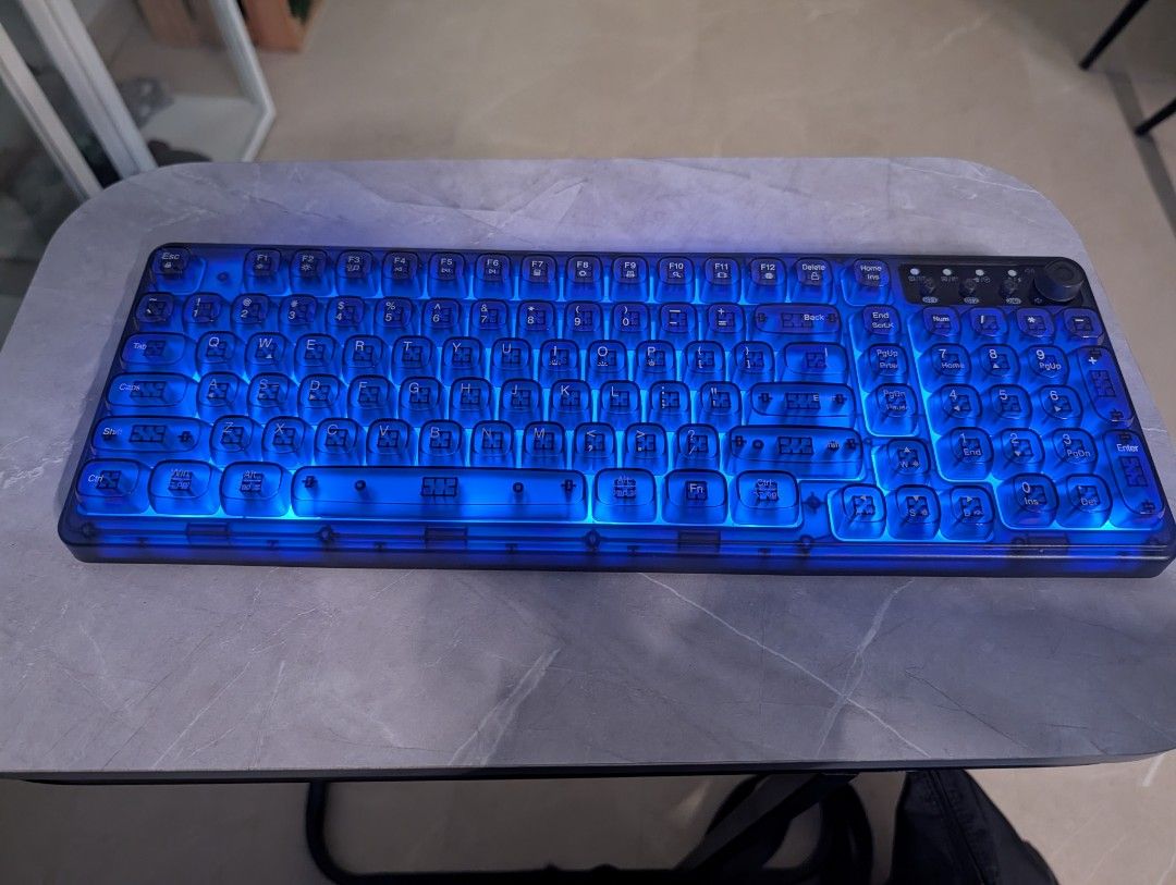 Transparent Mechanical Keyboard with RGB Backlight490368712730880003
