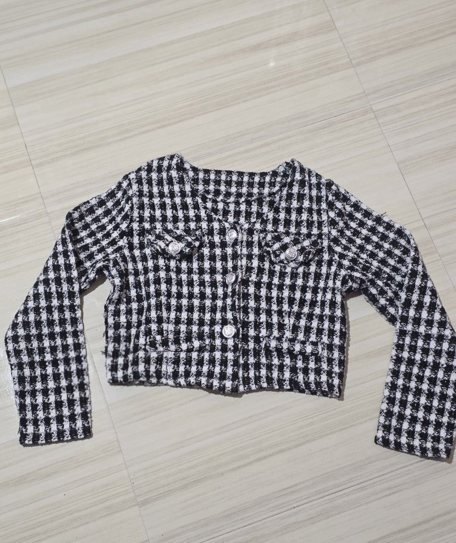 Korean Tweed Vest/Cardigan (Category: Coats, Jackets and Outerwear) located in Bangued. Submitted by pepper_preloved (Listing ID 1445480326, Image 1). Description: Used once only Made in Thailand Fits Small to Medium - Classic houndstooth tweed vest - Black and white pattern - Silver button-down front closure - Ideal for smart casual layering.