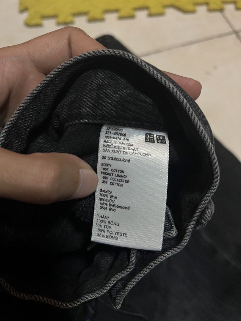 Uniqlo Baggy Jeans (Category: Jeans) located in Manila. Submitted by gelicduzo34167 (Listing ID 1445466245, Image 3). Description: UNIQLO BAGGY JEANS BLACK - USED ONCE - from 2500 to 2k NEGOTIABLE - 5’7 height fits okay and baggy - 17 WAIST - LENGTH 43 - LEG OPENING 9.5 .