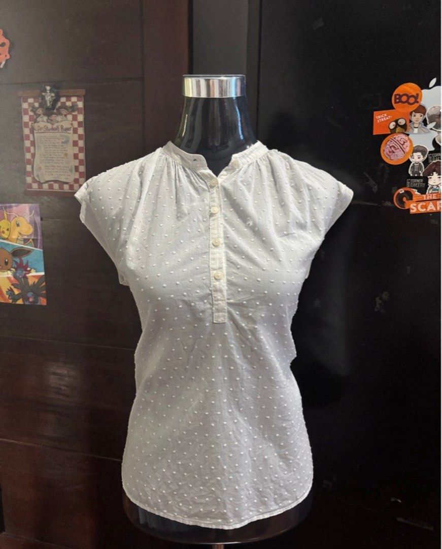 Uniqlo Boho Plumenti White Blouse (Category: Blouses) located in Las Pinas. Submitted by kylloren_ (Listing ID 1445432520, Image 2). Description: - rfs: decluttering - price is slightly negotiable fits s-m frames! - shipping is thru j&t (no cod available).