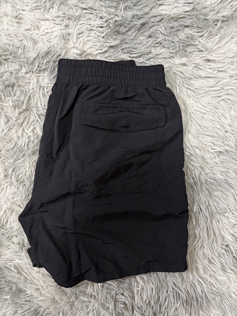 Uniqlo Woven Shorts (Category: Shorts) located in Tagum. Submitted by pjbulatao (Listing ID 1445549988, Image 3). Description: Uniqlo Woven Shorts 30”-36” x 16.5” Excellent condition 📌WE SHIP NATIONWIDE VIA JNT EXPRESS 📌ADD SHIPPING FEE 📌TAGUM LOCATION.
