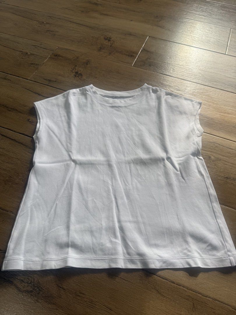 Uniqlo/Muji Tops (Category: Others Tops) located in Tagaytay City. Submitted by prelovedbytmj (Listing ID 1445470680, Image 3). Description: Lots of 4 Uniqlo and Muji Shirt/Tops . Color White and Yellow . Size Small to Medium.