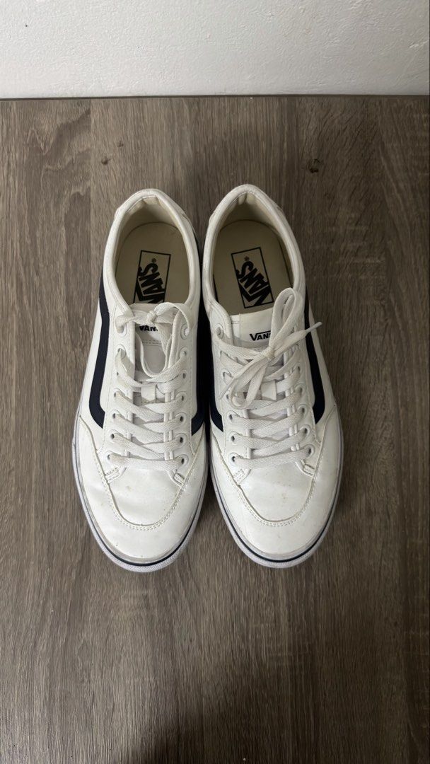 VANS STANCE V362 men's sneakers white (Category: Sneakers) located in Manila. Submitted by zealfox-7521e7 (Listing ID 1445481492, Image 3). Description: - VANS STANCE V362 men's sneakers white - Size: 9 US / 27.5 CM / 43 EUR - Used once - Negotiable.