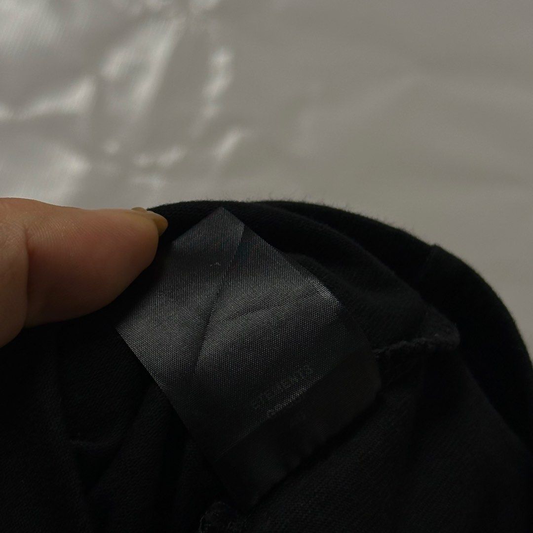 VETEMENTS Black Logo T-Shirt (Category: Tshirts & Polo Shirts ) located in Manila. Submitted by johnedel_james (Listing ID 1445556549, Image 3). Description: - Black VETEMENTS T-shirt - Features iconic VETEMENTS logo on the front - Made from comfortable material for everyday wear - Perfect for casual outfits - Check tags for material and care details.