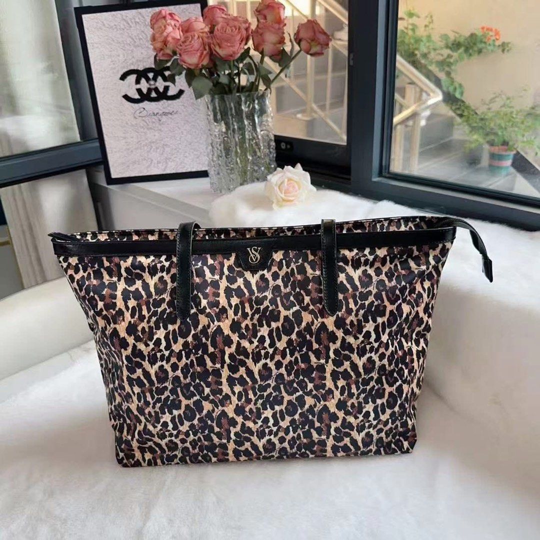 Victoria Secret tote bag (Category: Tote Bags) located in Manila. Submitted by raya021 (Listing ID 1445579873, Image 3). Description: .