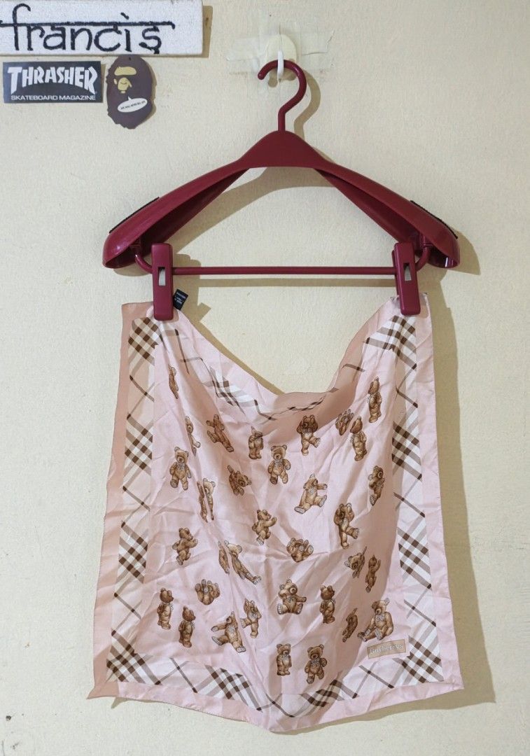 VINTAGE BURBERRY HANKY (Category: Luxury Accessories) located in Sipocot. Submitted by quickpickstuff (Listing ID 1445512238, Image 1). Description: 100% silk good as new.