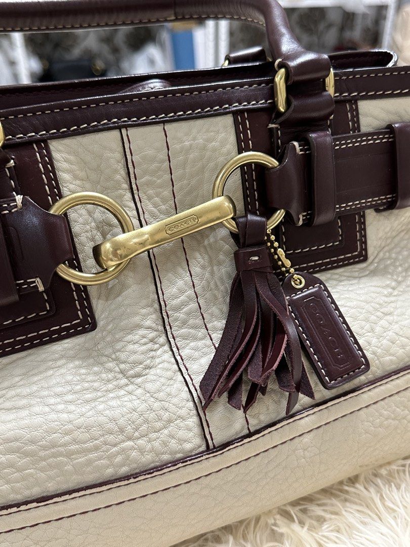 Vintage coach hampton satchel caryall bag (Category: Luxury Bags & Wallets) located in Quezon City. Submitted by riavero (Listing ID 1445552081, Image 2). Description: vintage Y2K-era satchel crafted from cream/ivory pebbled leather with burgundy (maroon) smooth leather trim and brass hardware - transfer colors lang shown sa photos; others are minimal signs of use - ykk on zippers Personal fave! 🥹.