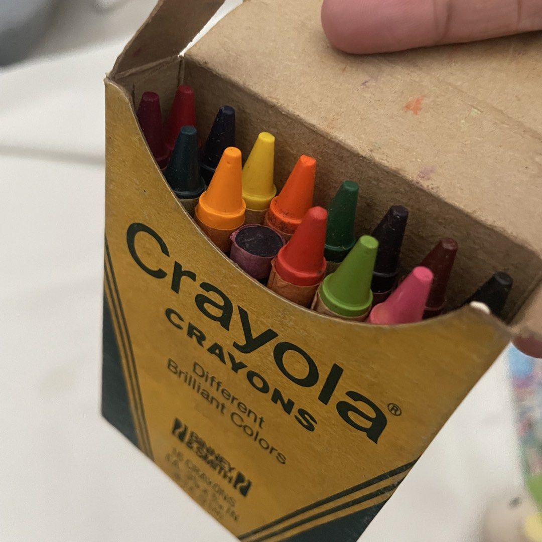 Vintage Crayola Crayons (Category: Stationery & School Supplies) located in Butuan. Submitted by paperlueur (Listing ID 1445490243, Image 3). Description: Yung isang color naputol lang yung dulo but the rest is new and unused .