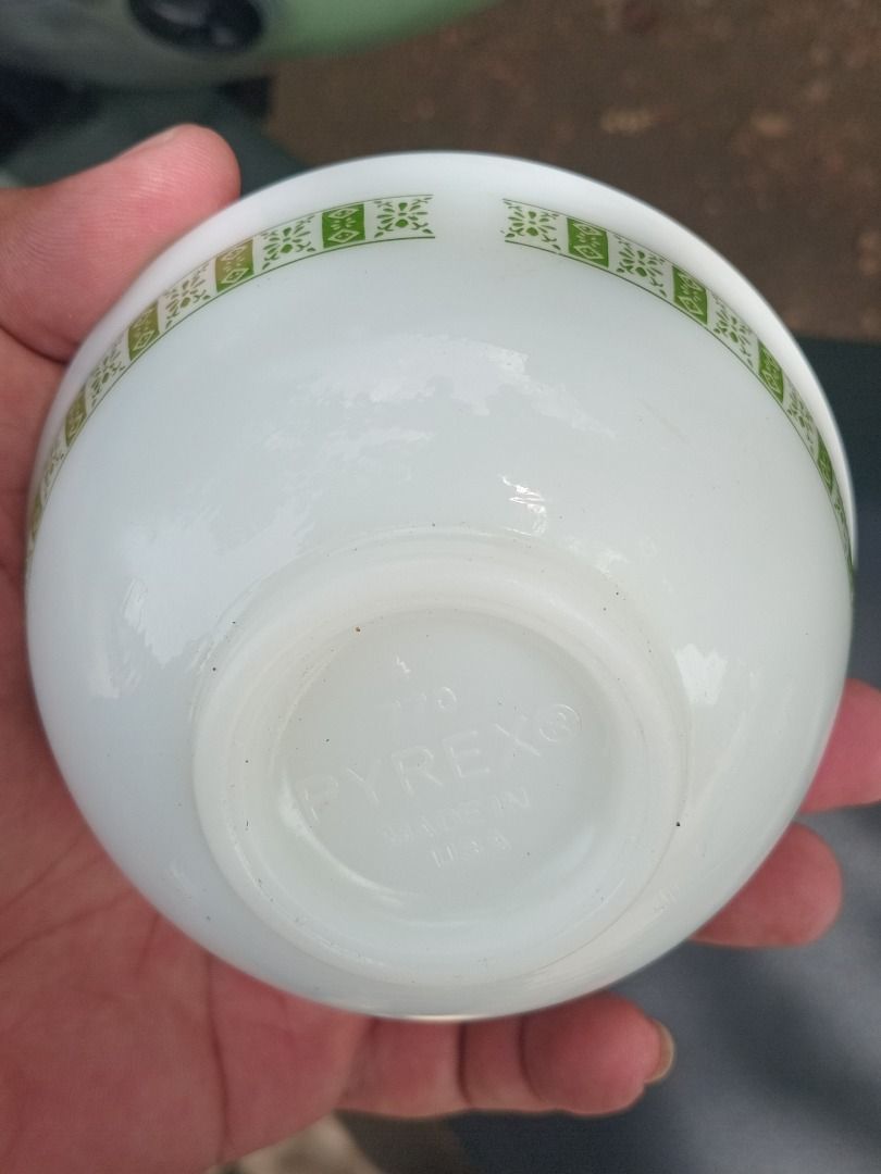 Vintage Pyrex Tableware Green Geometric Bowl (770 / Restaurant Ware) (Category: Coffee & Tea Tableware) located in Mandaue City. Submitted by collectibles_h (Listing ID 1445464011, Image 3). Description: Authentic Vintage Pyrex Tableware by Corning (Made in USA) Up for grabs is a classic mid-century milk glass bowl featuring a beautiful retro green geometric band pattern. This is from Pyrex’s heavy-duty commercial/restaurant ware line, meaning it