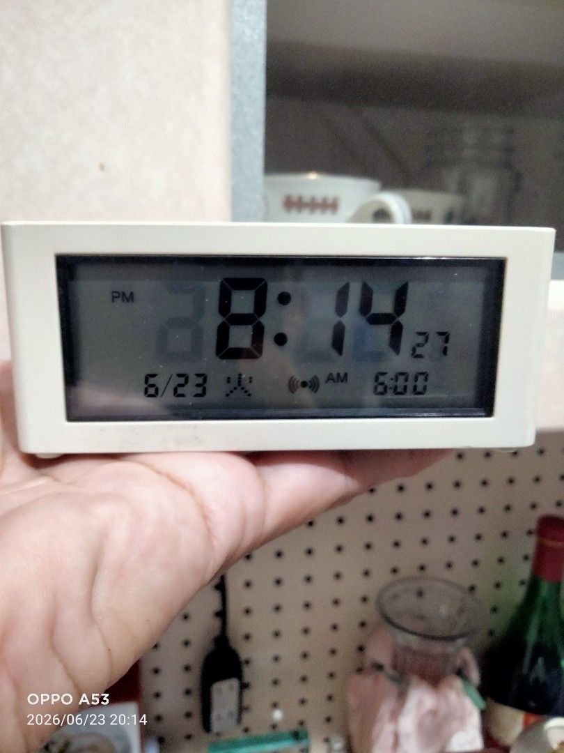 White Digital Alarm Clock with Date and Alarm Setting (Category: Clocks) located in Binan City. Submitted by rpute (Listing ID 1445543427, Image 2). Description: - White digital alarm clock - Displays time, date, and alarm setting - Features ON/OFF switch and volume control - Small and compact, perfect for travel or bedside - Vents on both sides - In good working condition 🚚 Delivery: Lalamove | J&T | LBC (Nationwide) 💳 Payment: GCash / Cash (p