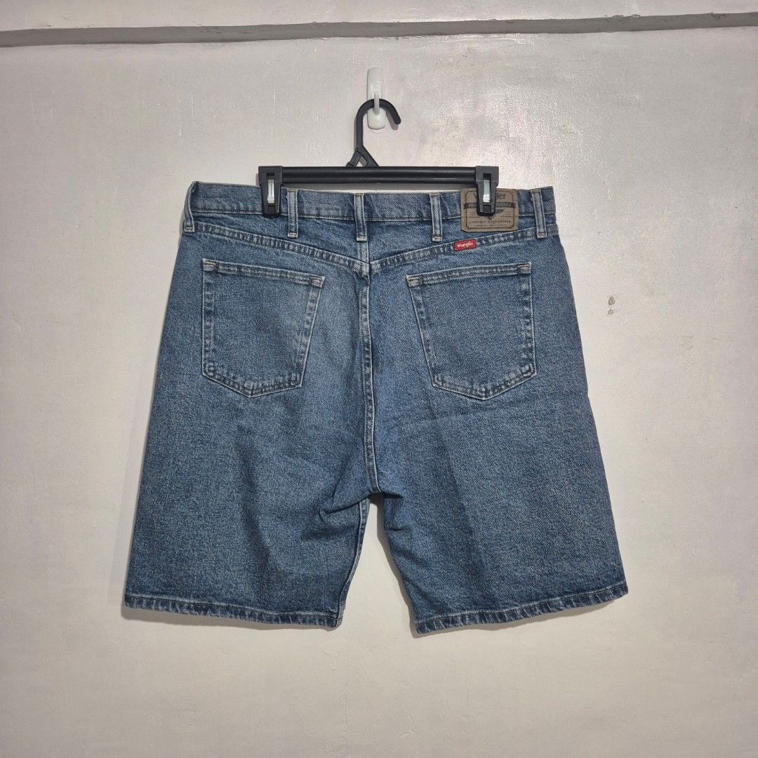 Wrangler Denim Shorts Size 36 - 38 (Category: Shorts) located in Makati City. Submitted by paengdong (Listing ID 1445599356, Image 2). Description: Wrangler Denim Shorts size 36-38 Length 21 Need wash 400 shipped.
