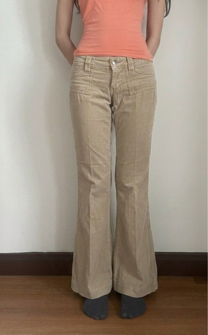 Vintage khaki low rise jeans (Category: Jeans) located in Binan City. Submitted by missing1naction (Listing ID 1440672088, Image 1). Description: Jeans measurements Waist 28in Length 36in Rise 7in.