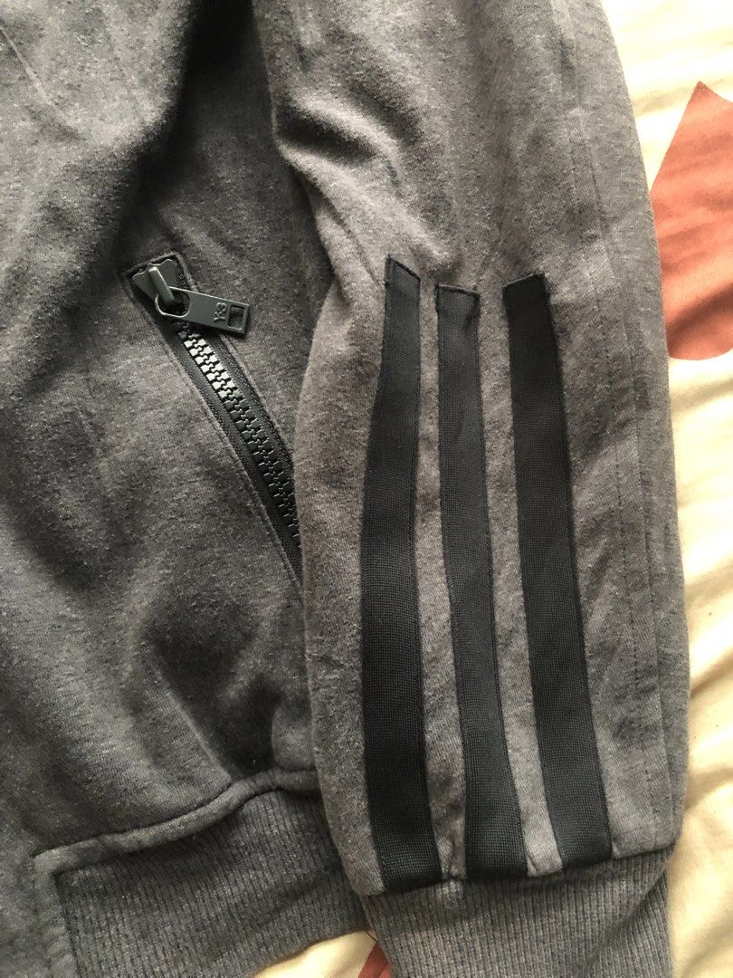 Y-3 Yohji Yamamoto Zipup (Category: Hoodies) located in Kidapawan. Submitted by hellxthrift (Listing ID 1445424213, Image 2). Description: .