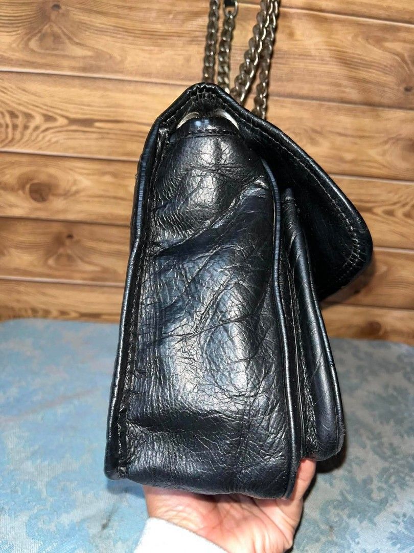 YSL Chain Sling / Shoulder Bag (Category: Luxury Bags & Wallets) located in Baguio. Submitted by roselleshiddentreasures13384 (Listing ID 1445605429, Image 3). Description: 🌸Genuine Leather Material 🌸No Major Issue 🌸Normal Signs Of Use Only 📏 Meduim Size 🖼️Check All Photos For Other Details 🌸Limit Your Expectation The Item Is Preloved From Ukay ❌No Return No Exchange. ❗.