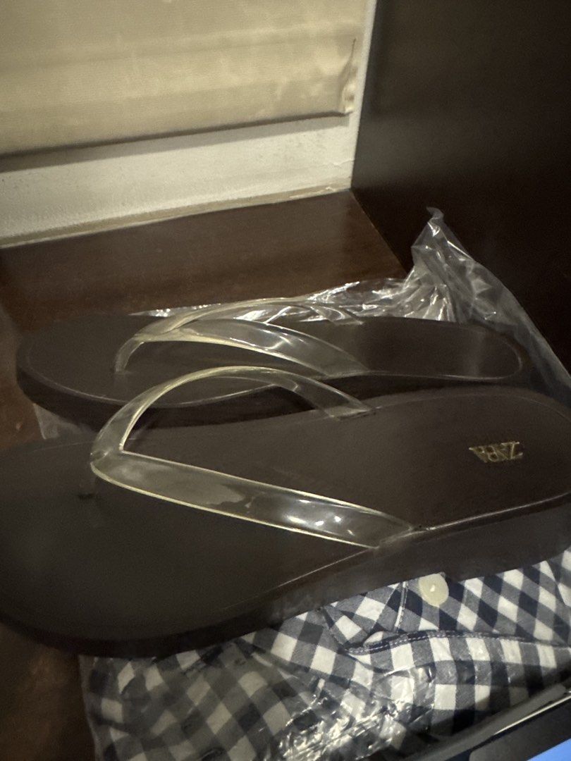 Zara (Category: Flats & Sandals) located in Quezon City. Submitted by vsaint (Listing ID 1445486595, Image 3). Description: .
