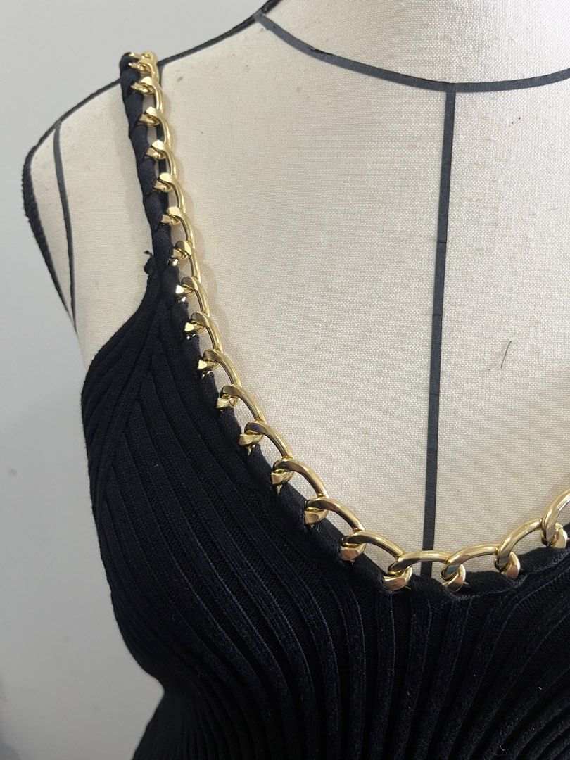 Zara Black Ribbed Chain Strap Tank Top (Category: Sleeveless) located in Manila. Submitted by glacierboyzo (Listing ID 1445502809, Image 2). Description: - Zara black ribbed tank top - Features elegant gold chain detailing on straps - Flattering V-neckline - Highly versatile: perfect for dressing up or down - Ideal for night outs or casual wear - Easily pairs with jeans or skirts.