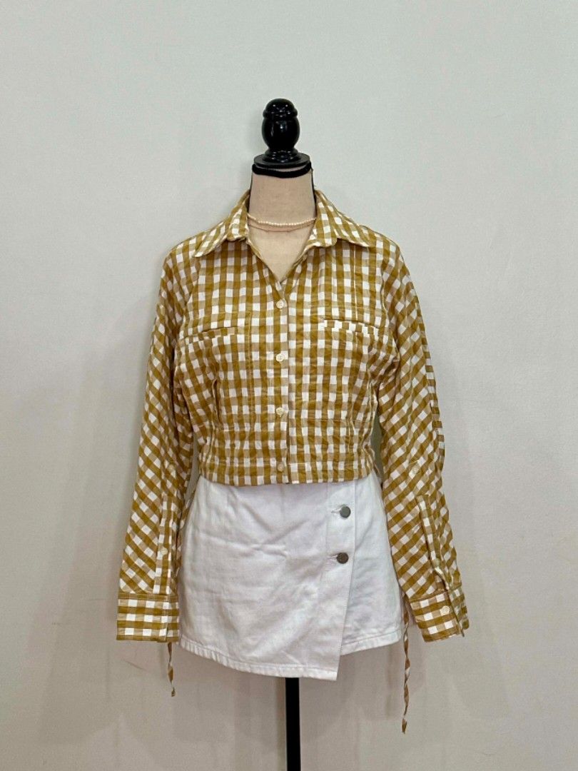 Zara (S) Cropped Flannel Gingham Shirt (Category: Shirts) located in Davao. Submitted by closetaccess (Listing ID 1445471999, Image 1). Description: - Zara yellow & white gingham semi cropped button up shirt - Long sleeves with button cuffs - Elasticated hem at the back - Two chest pockets - Pairs perfectly with high-waisted bottoms.